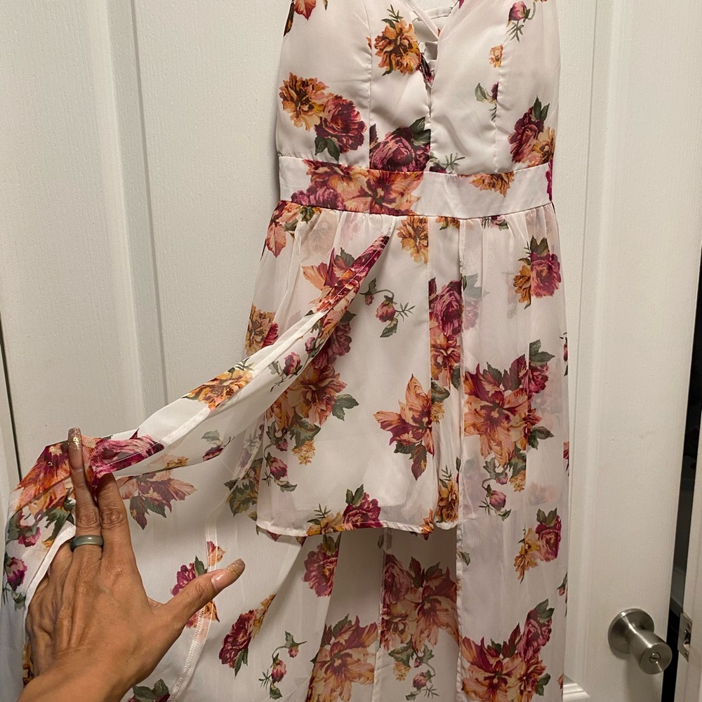 Light and flowy high low that have shorts